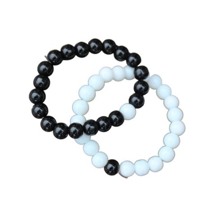 ✨ Couple Bracelets Set – 2pcs 🖤 Black & 🤍 White Beaded Friendship Wristbands (Elastic)